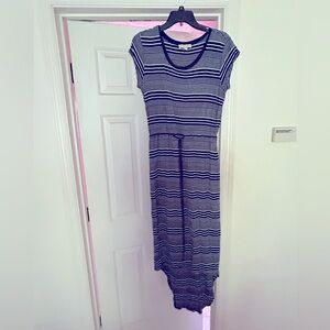 Olive & Oak high-low navy/white striped maxi with drawstring waist. Size medium.